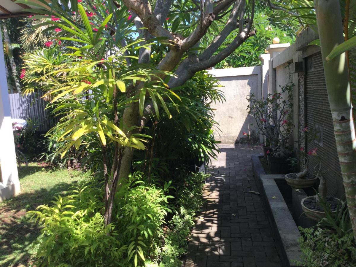 Kartika Villas Lovina  Exterior photo